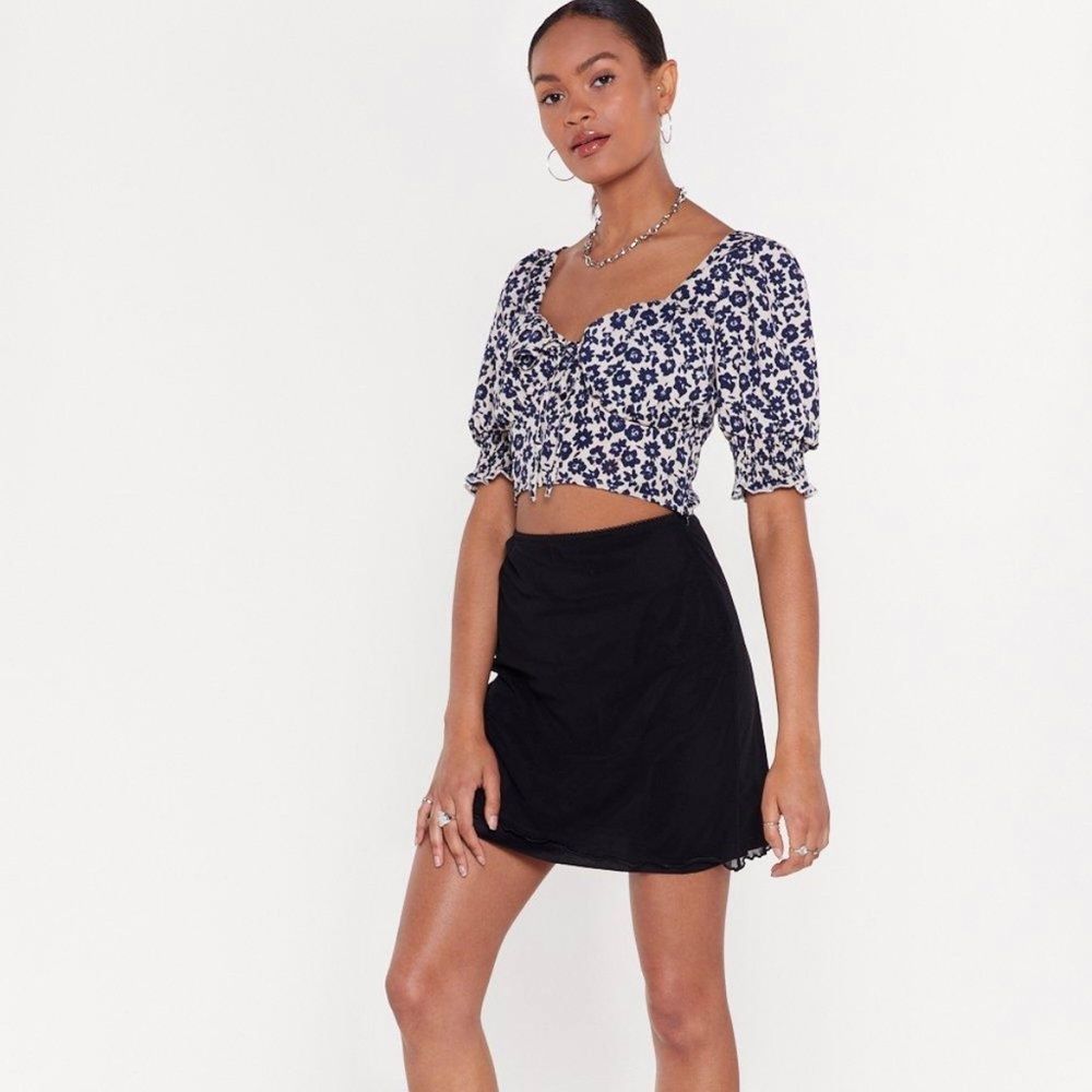 Feminine Nasty Gal Floral Cupped Tie Front Crop Top size 4
